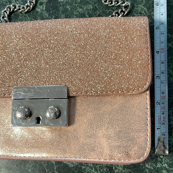 Max Studio Rose Gold crossbody bag New with tag - Picture 9 of 11